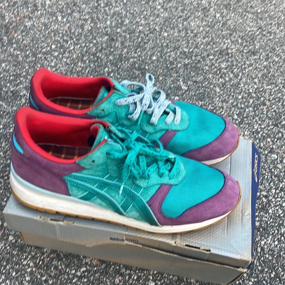 ASICS - Picture 3 of 9